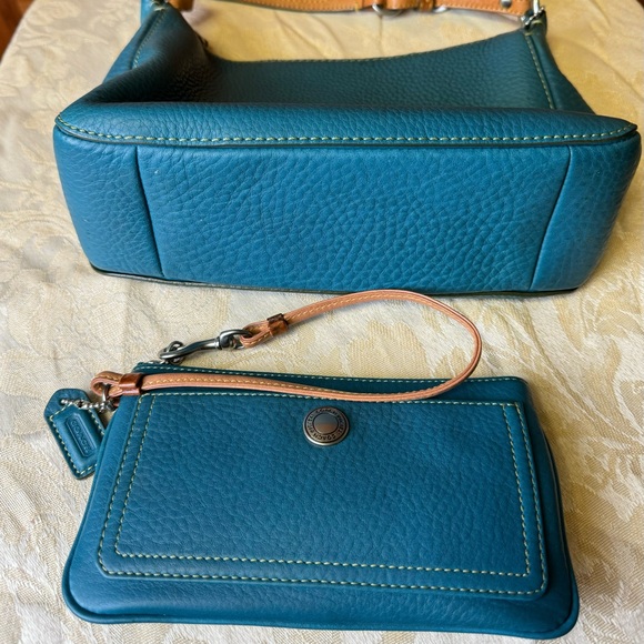 Coach turquoise pebble leather handbag with matching wristlet. - Picture 3 of 10